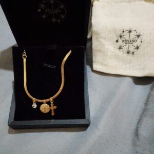 Pulseira Malha de Serpente São Bento com Pingentes de ponto de Luz e Cruz Folheado a Ouro 18k